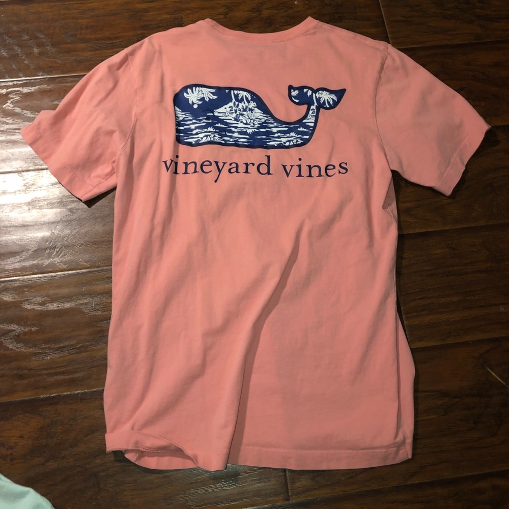 Vineyard vines tee